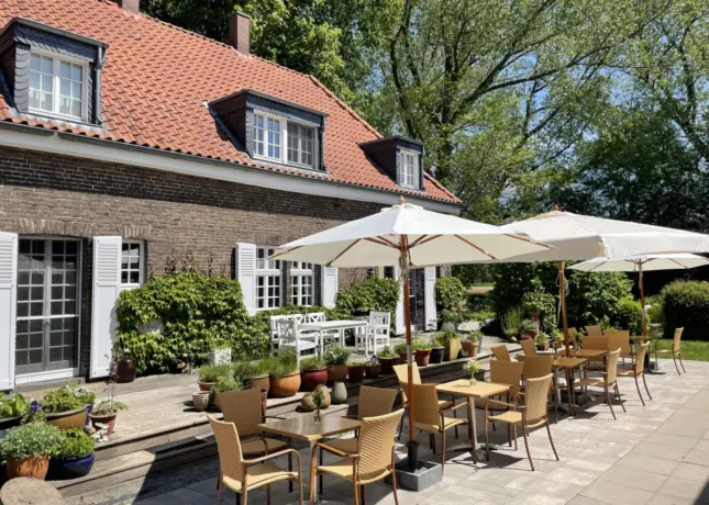 Lindenhof am Niederrhein: Hofgarten in Kranenburg-Mehr
