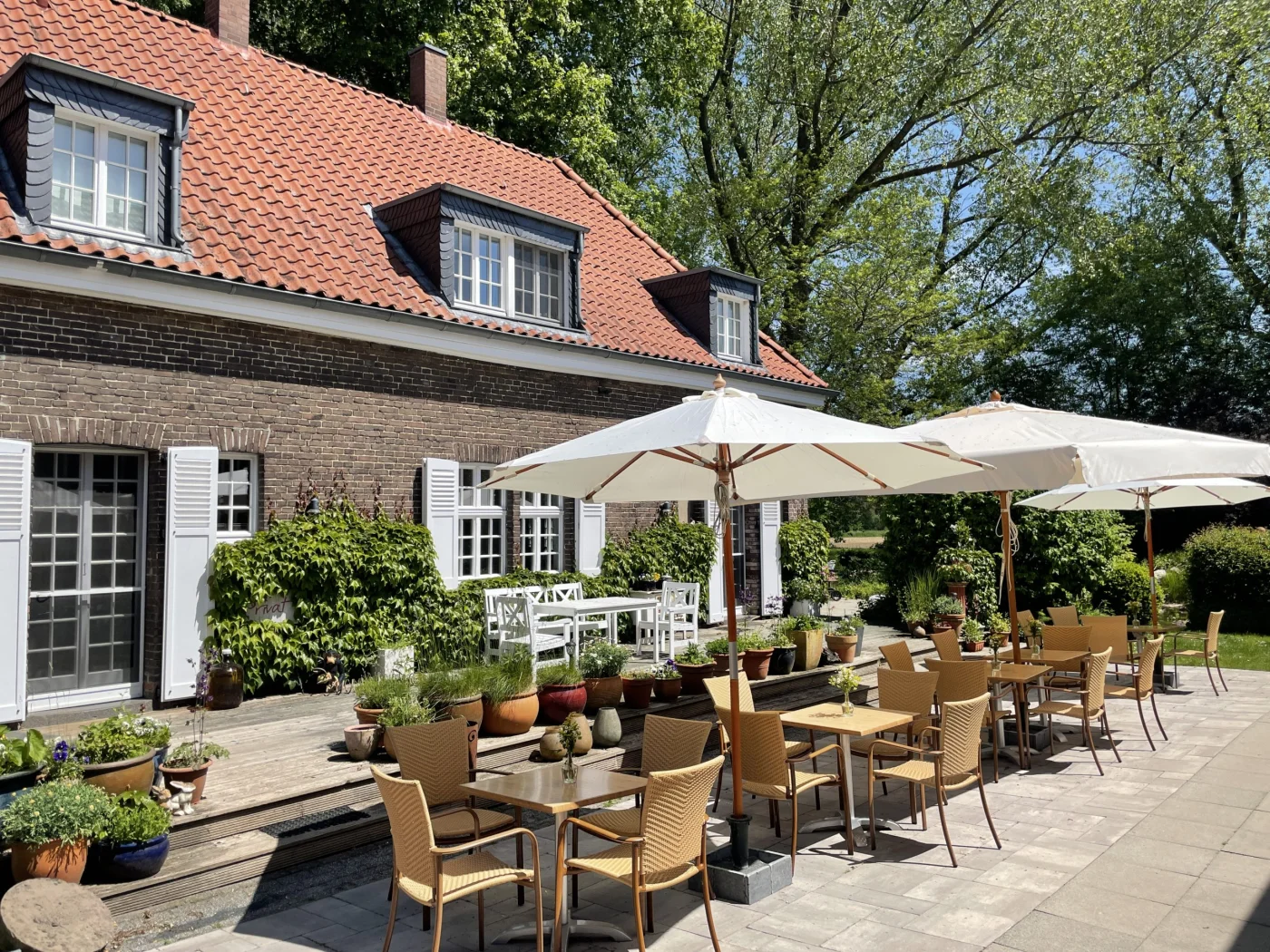 Lindenhof am Niederrhein: Hofgarten in Kranenburg-Mehr
